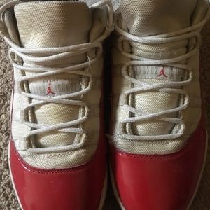 Jordan 11 low varsity red